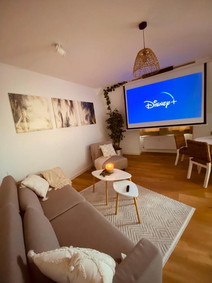 Cinema - Balcony - Wi-fi & Streams Apartment