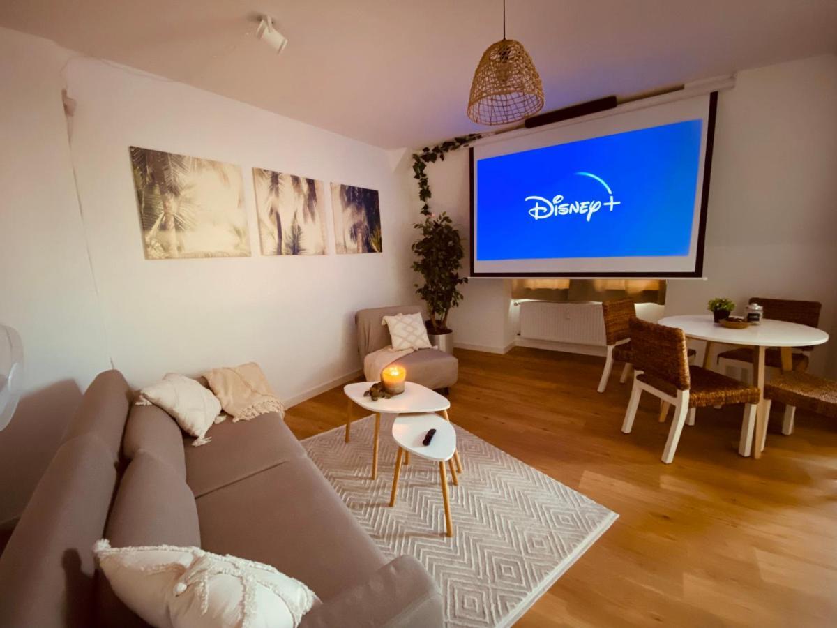 Cinema - Balcony - Wi-fi & Streams