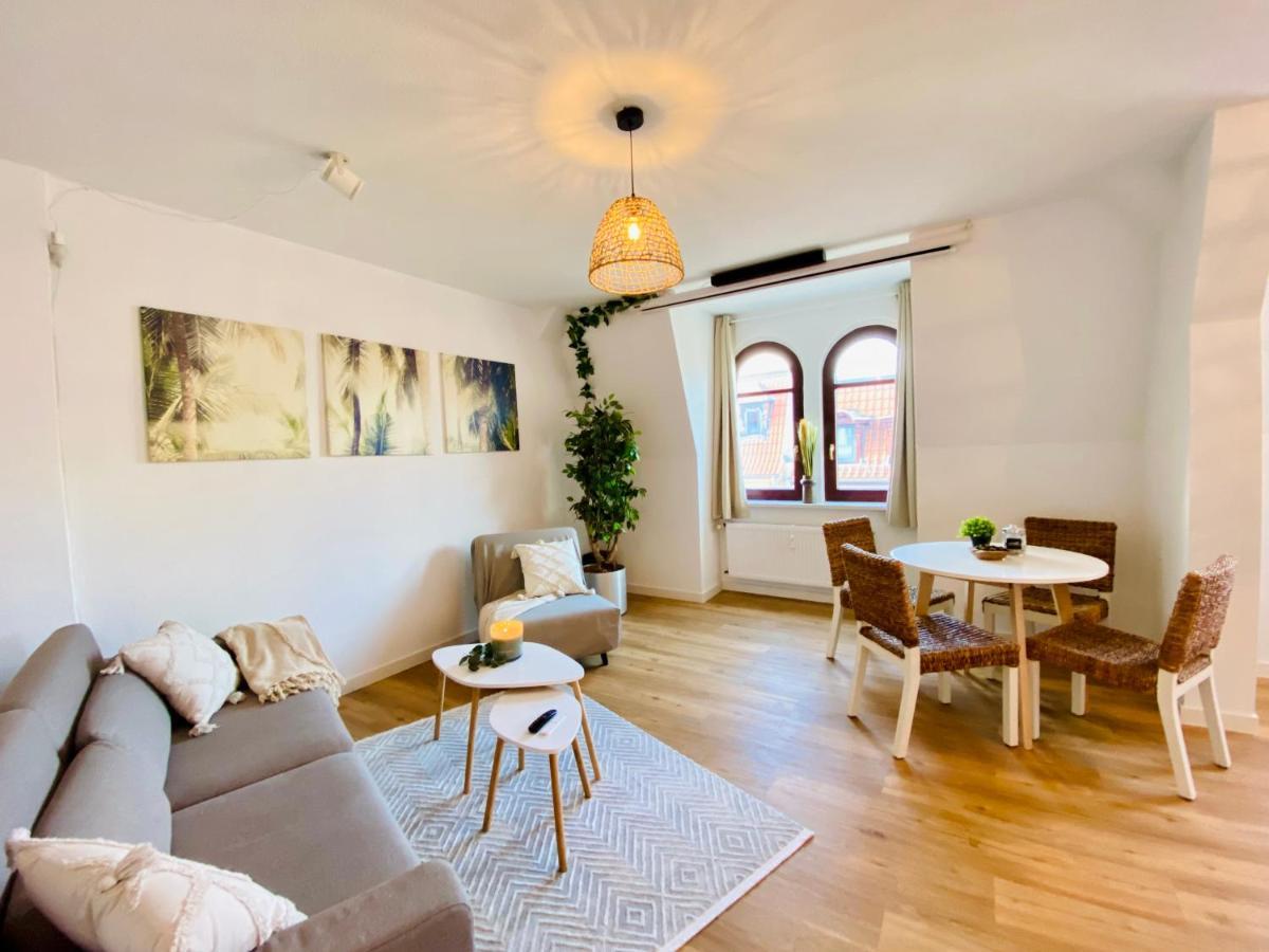 Cinema - Balcony - Wi-fi & Streams Apartment *