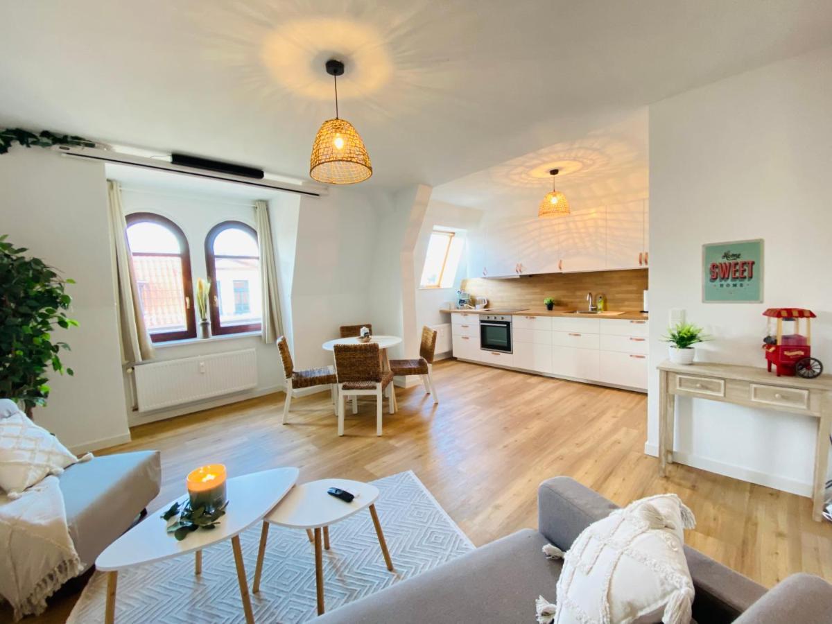Cinema - Balcony - Wi-fi & Streams Apartment *